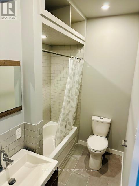 2029-2031 Eglinton Avenue W Property Photo 15