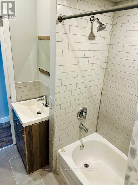 2029-2031 Eglinton Avenue W Property Photo 16