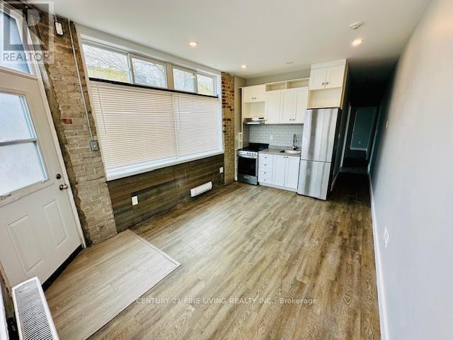 2029-2031 Eglinton Avenue W Property Photo 27