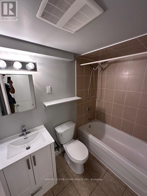 2029-2031 Eglinton Avenue W Property Photo 34