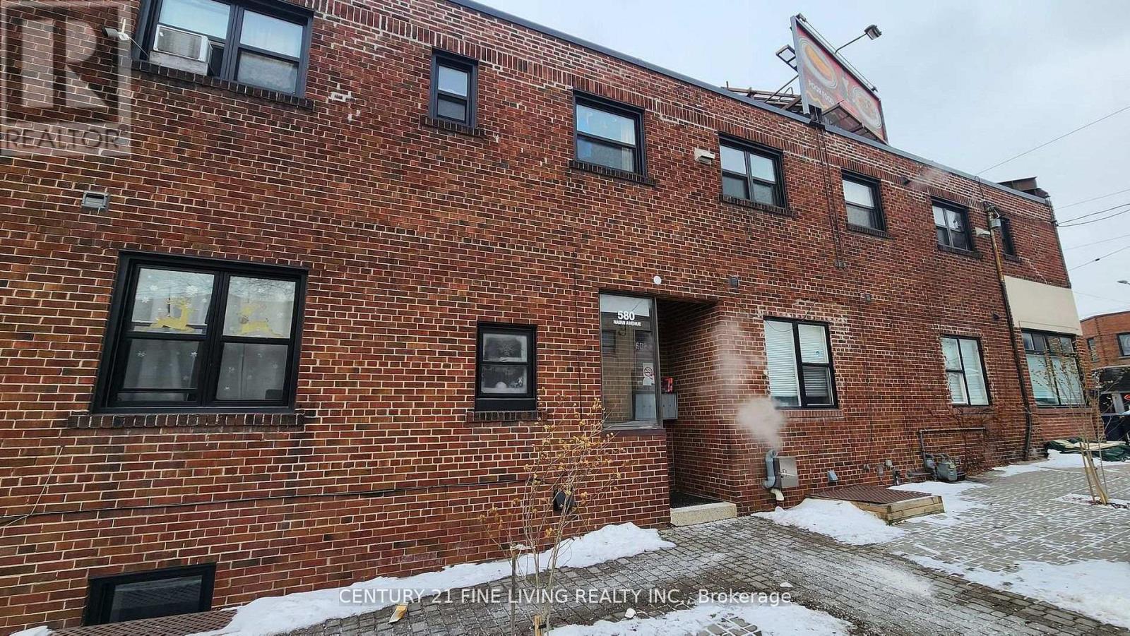 2029-2031 Eglinton Avenue W Property Photo 48