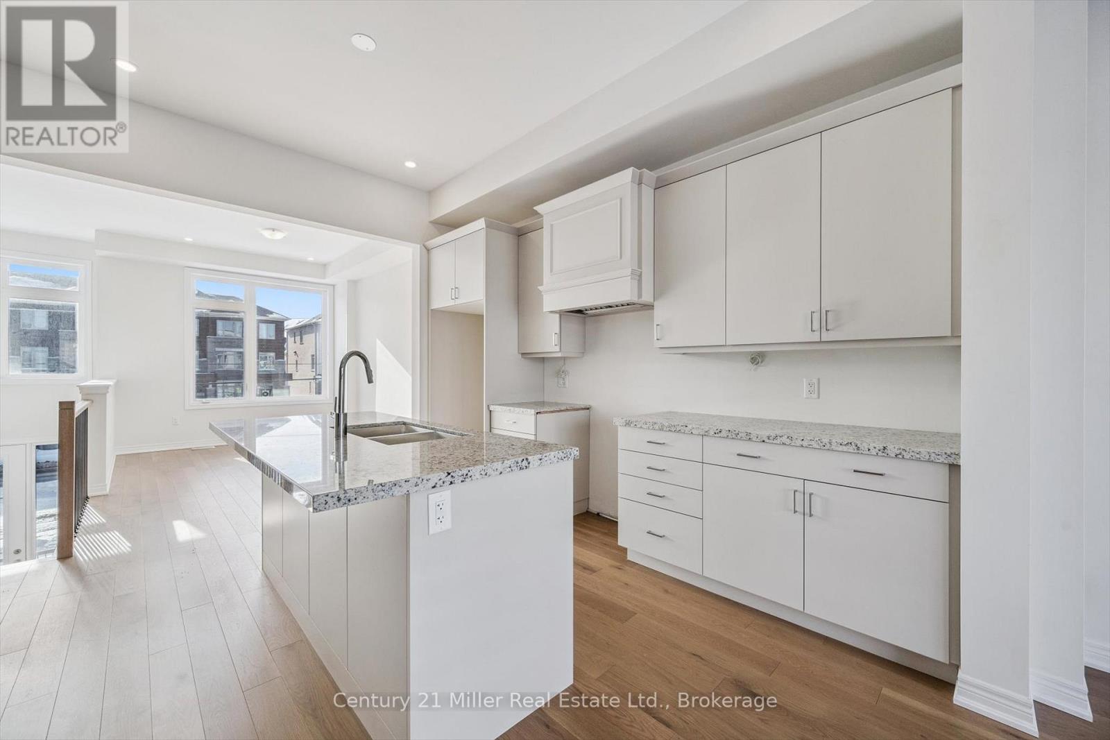 3199 Sixth Line Property Photo 1