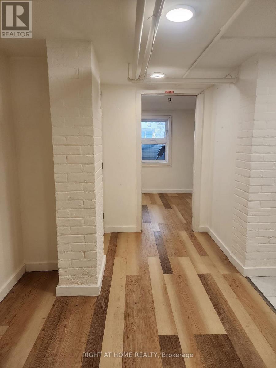 Unit B2 - 32 High Park Blvd Boulevard Property Photo 2