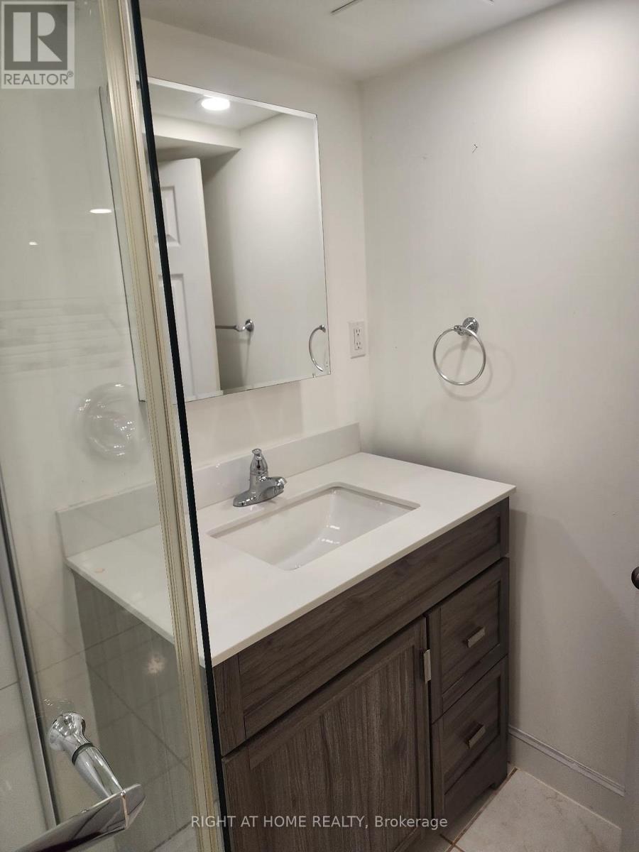 Unit B2 - 32 High Park Blvd Boulevard Property Photo 7