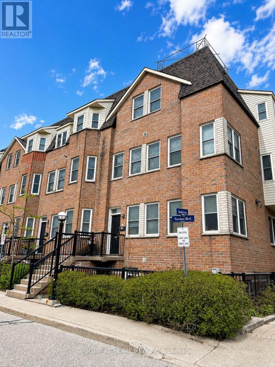 221 - 760 Lawrence Avenue W Property Photo 2