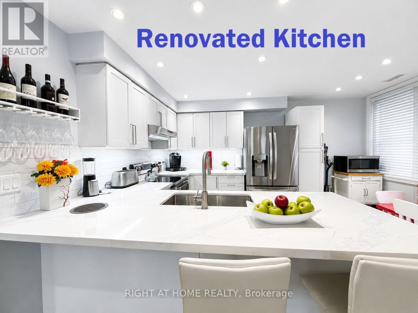 221 - 760 Lawrence Avenue W Property Photo 3
