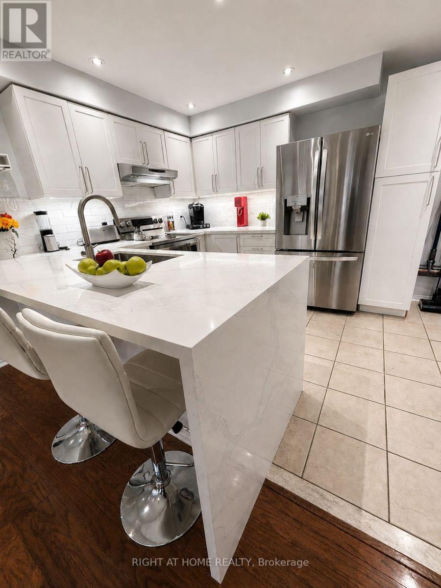 221 - 760 Lawrence Avenue W Property Photo 10