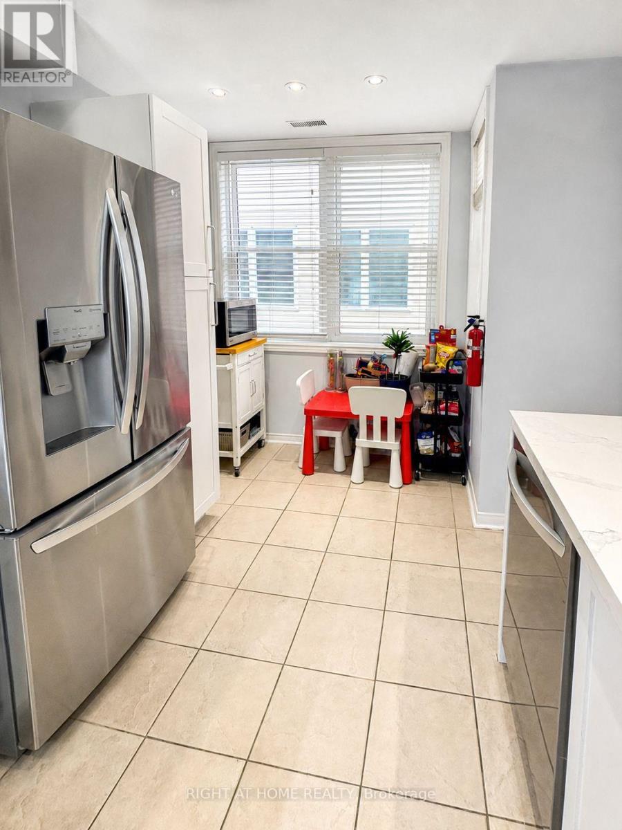 221 - 760 Lawrence Avenue W Property Photo 12