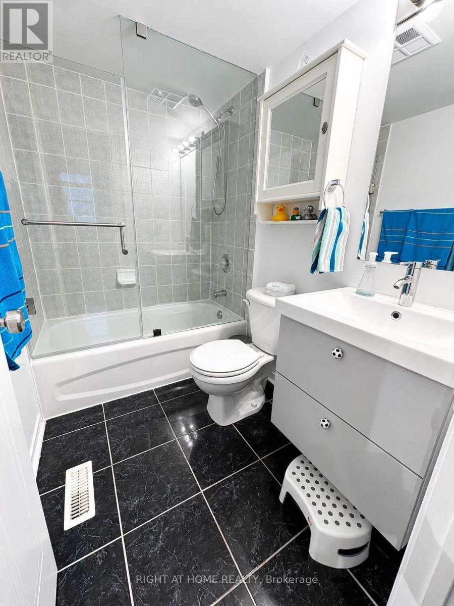 221 - 760 Lawrence Avenue W Property Photo 15