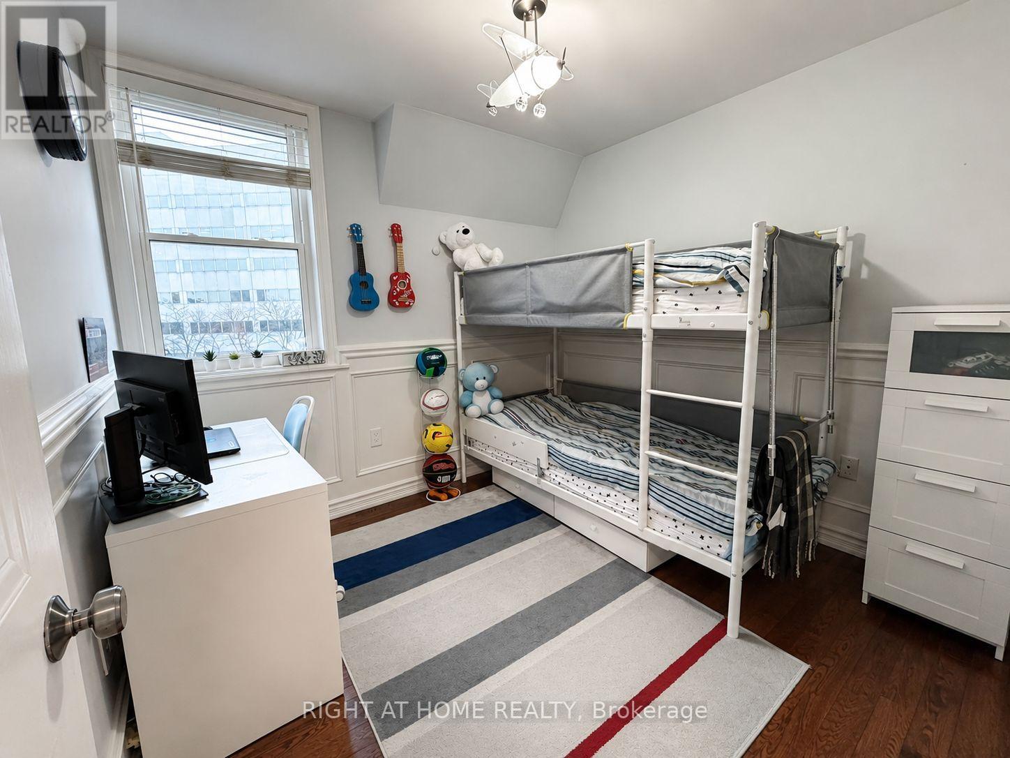 221 - 760 Lawrence Avenue W Property Photo 17