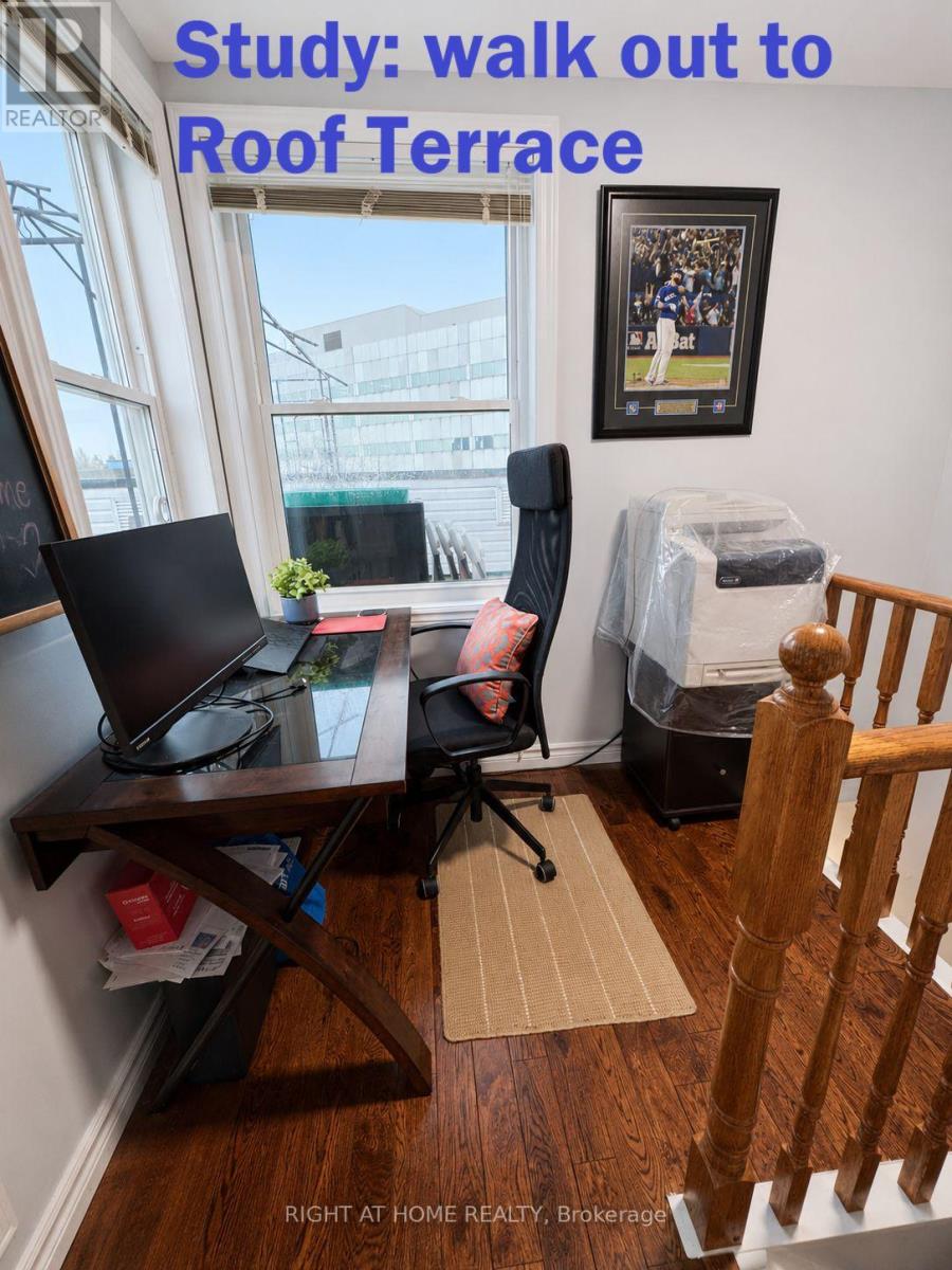 221 - 760 Lawrence Avenue W Property Photo 18