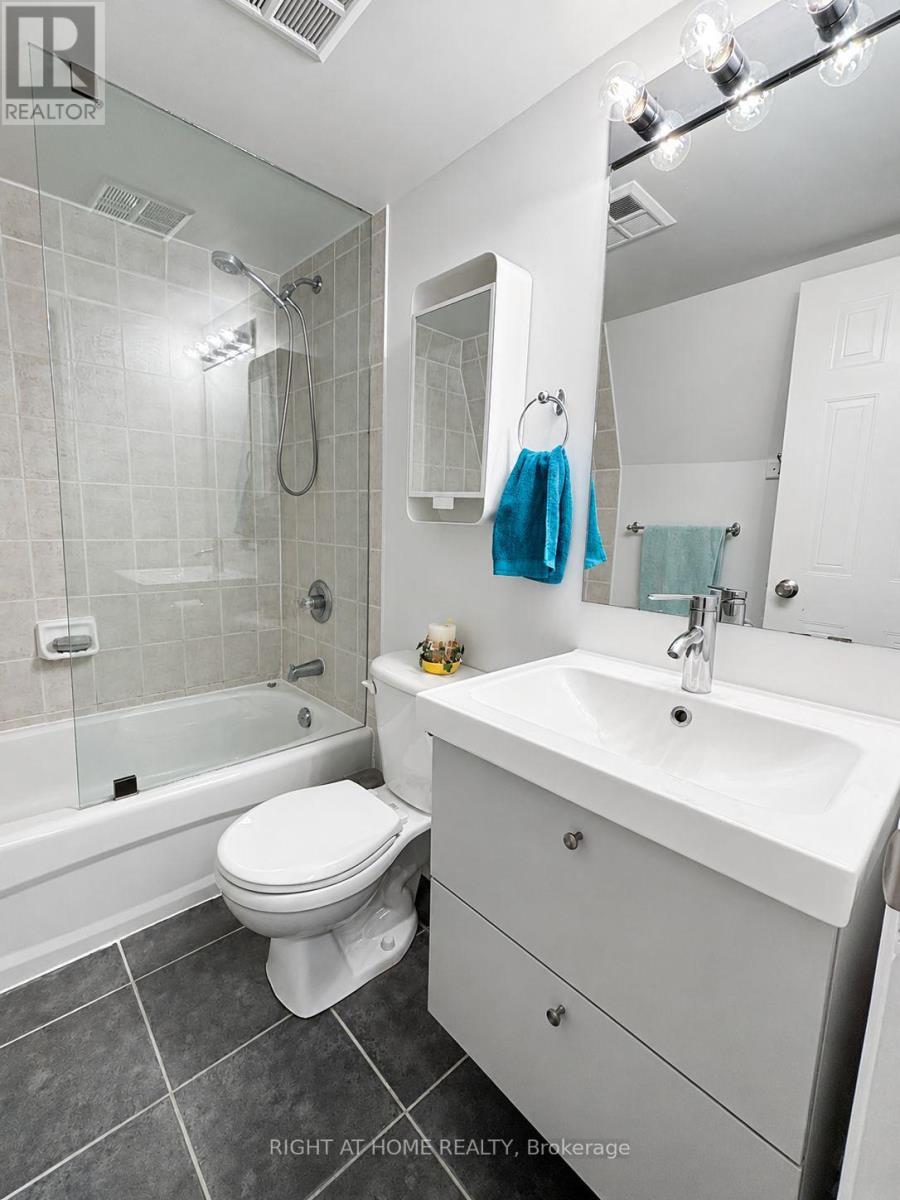 221 - 760 Lawrence Avenue W Property Photo 21