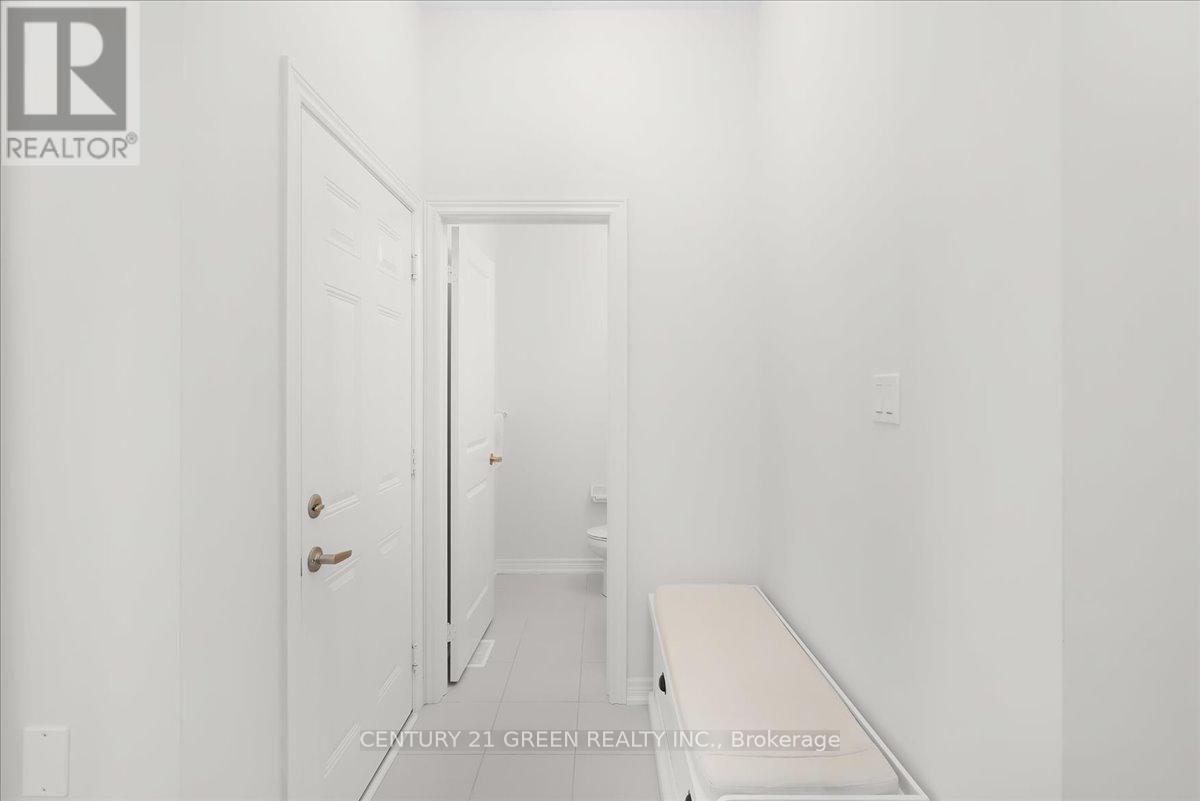 384 Kennedy Circle W Property Photo 9