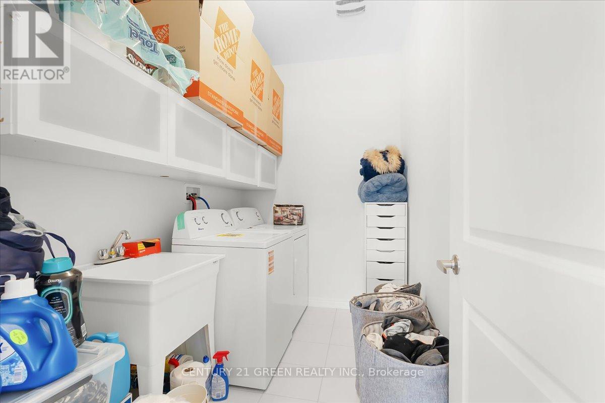 384 Kennedy Circle W Property Photo 27