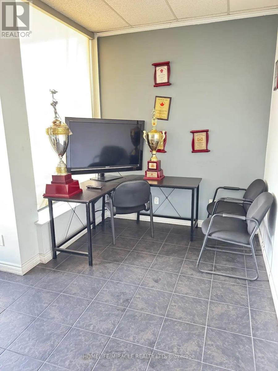 1700 Sismet Road Property Photo 7