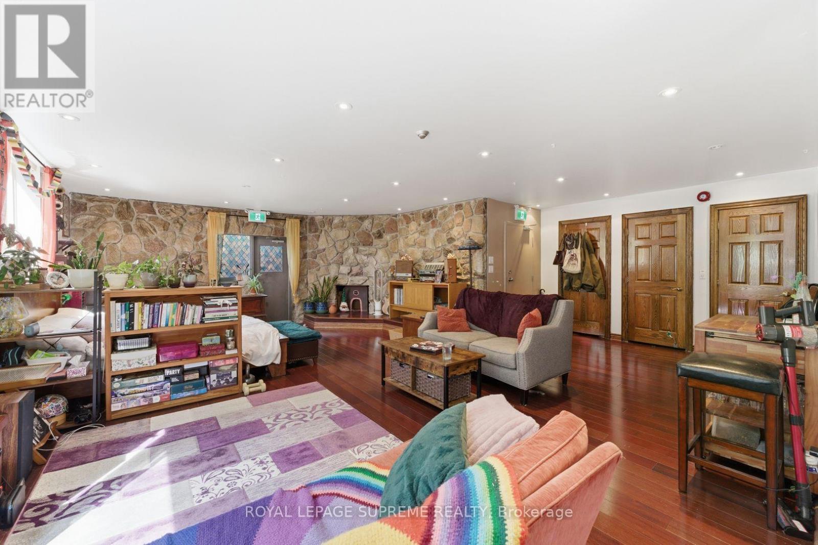 20 Maynard Avenue Property Photo 26