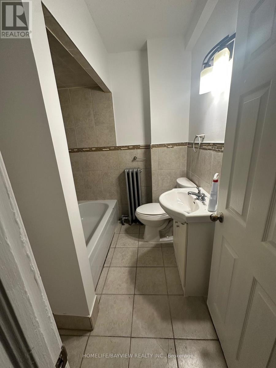 200 - 2597 Eglinton Avenue W Property Photo 9
