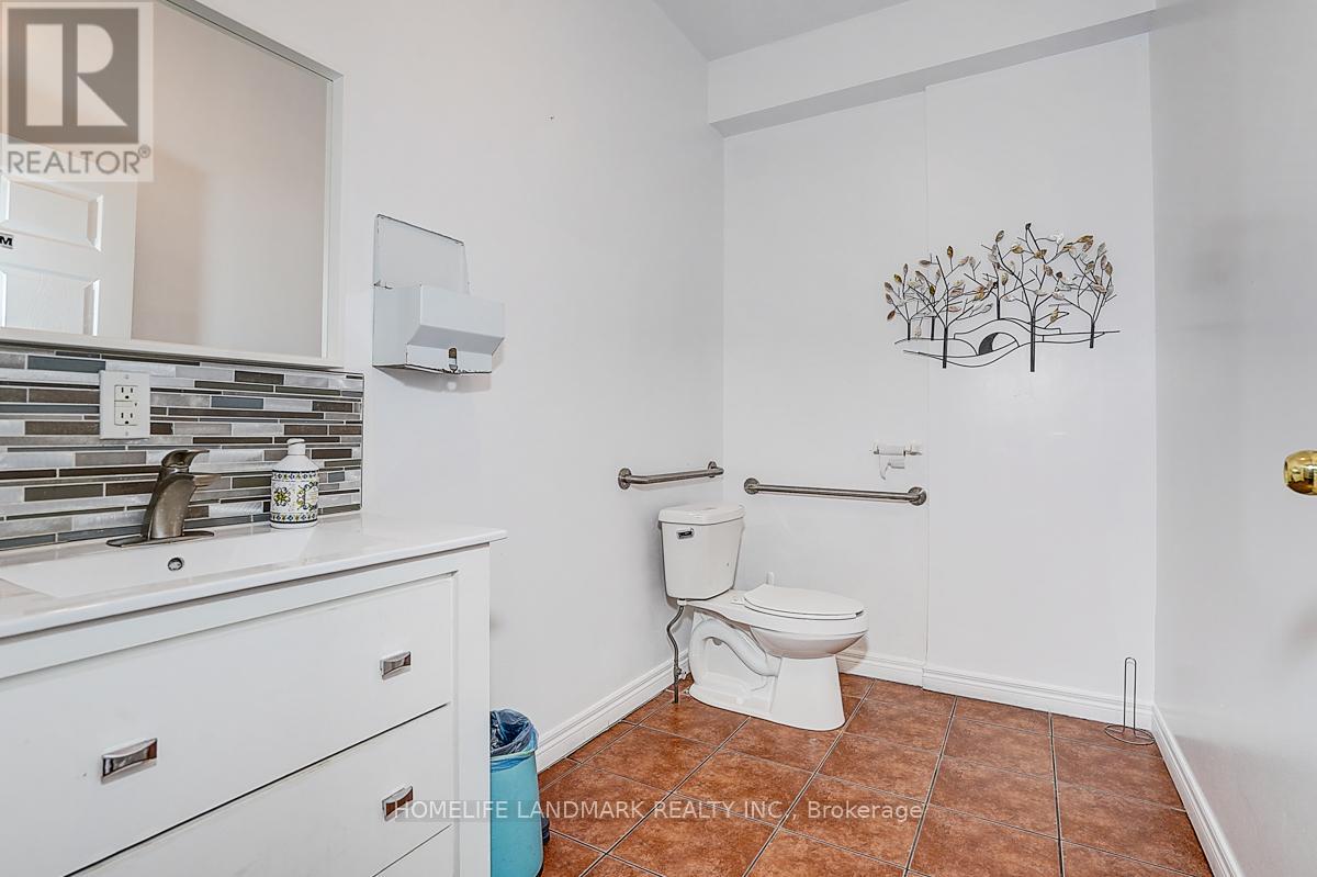 2819 Lake Ashore Boulevard W Property Photo 19