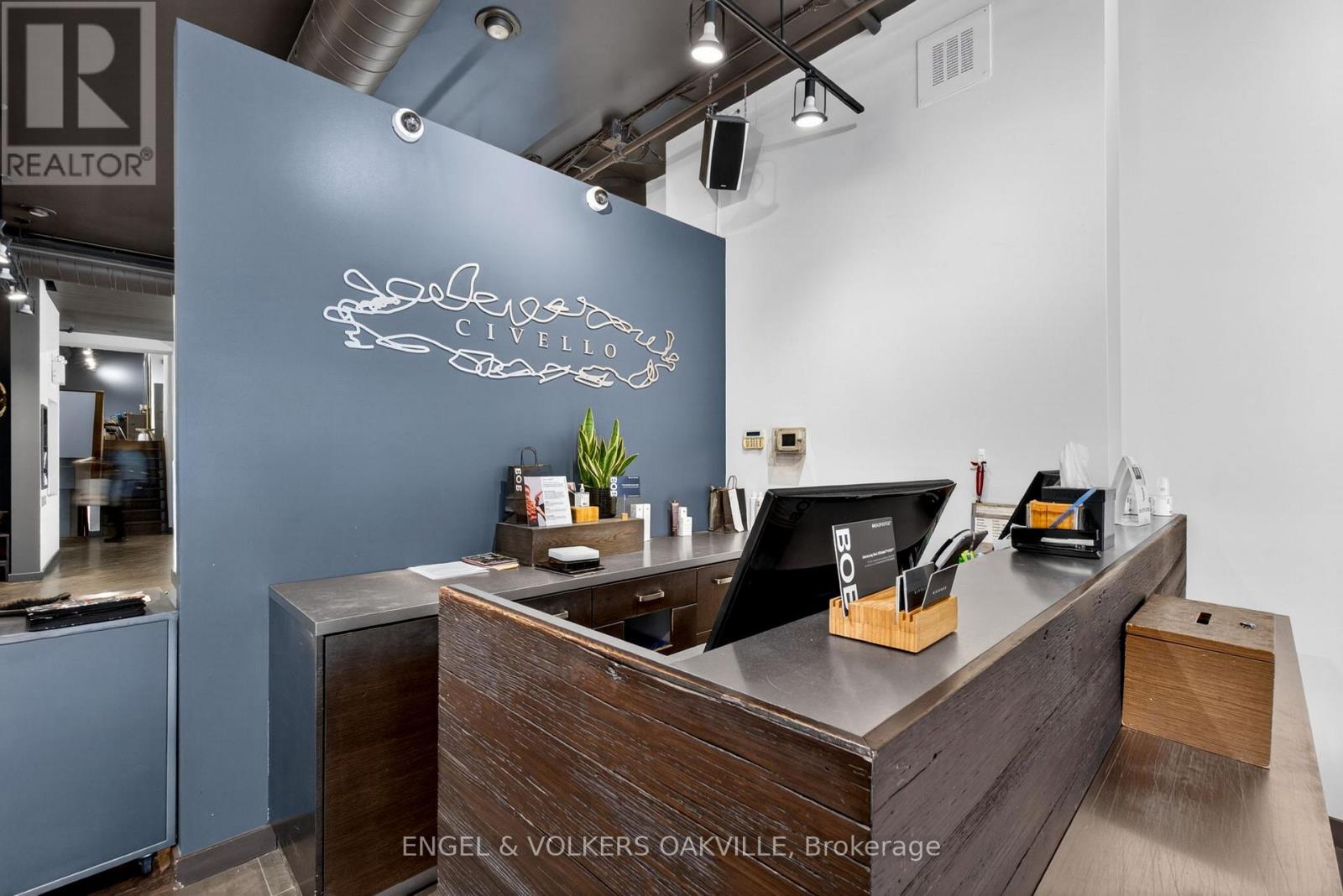 145 Lakeshore Road E Property Photo 7
