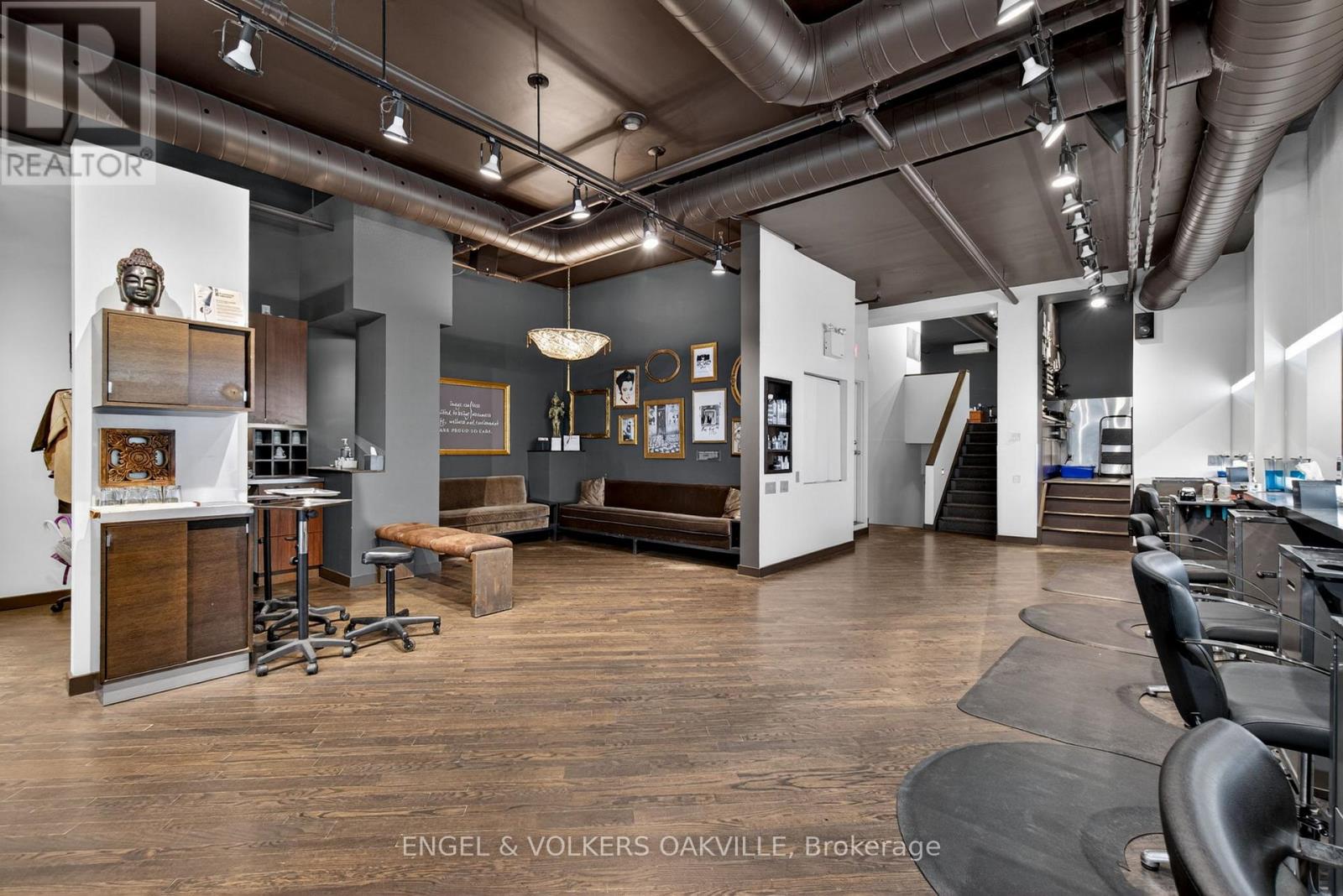 145 Lakeshore Road E Property Photo 12