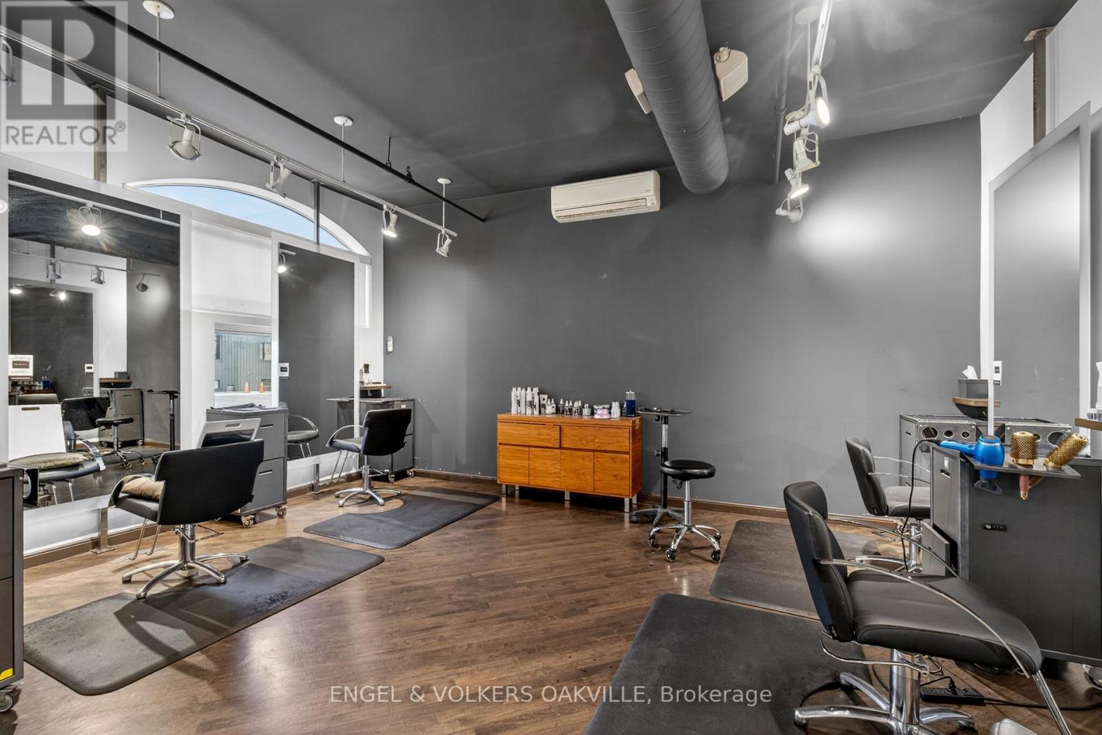145 Lakeshore Road E Property Photo 24