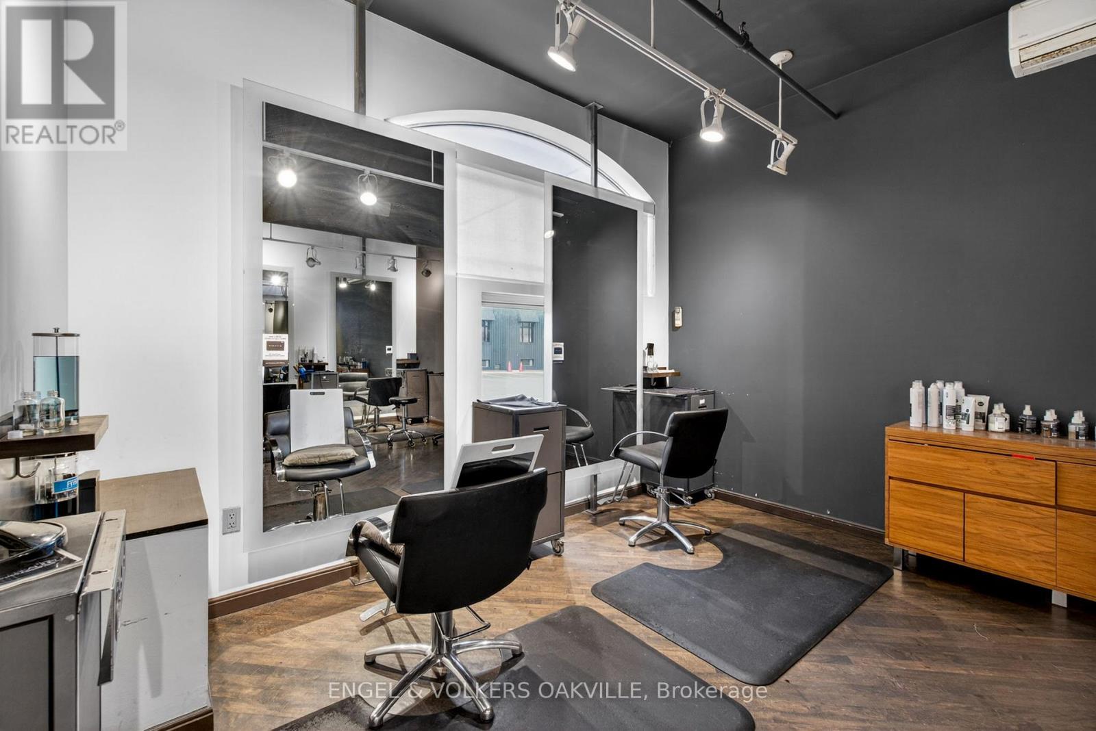 145 Lakeshore Road E Property Photo 26