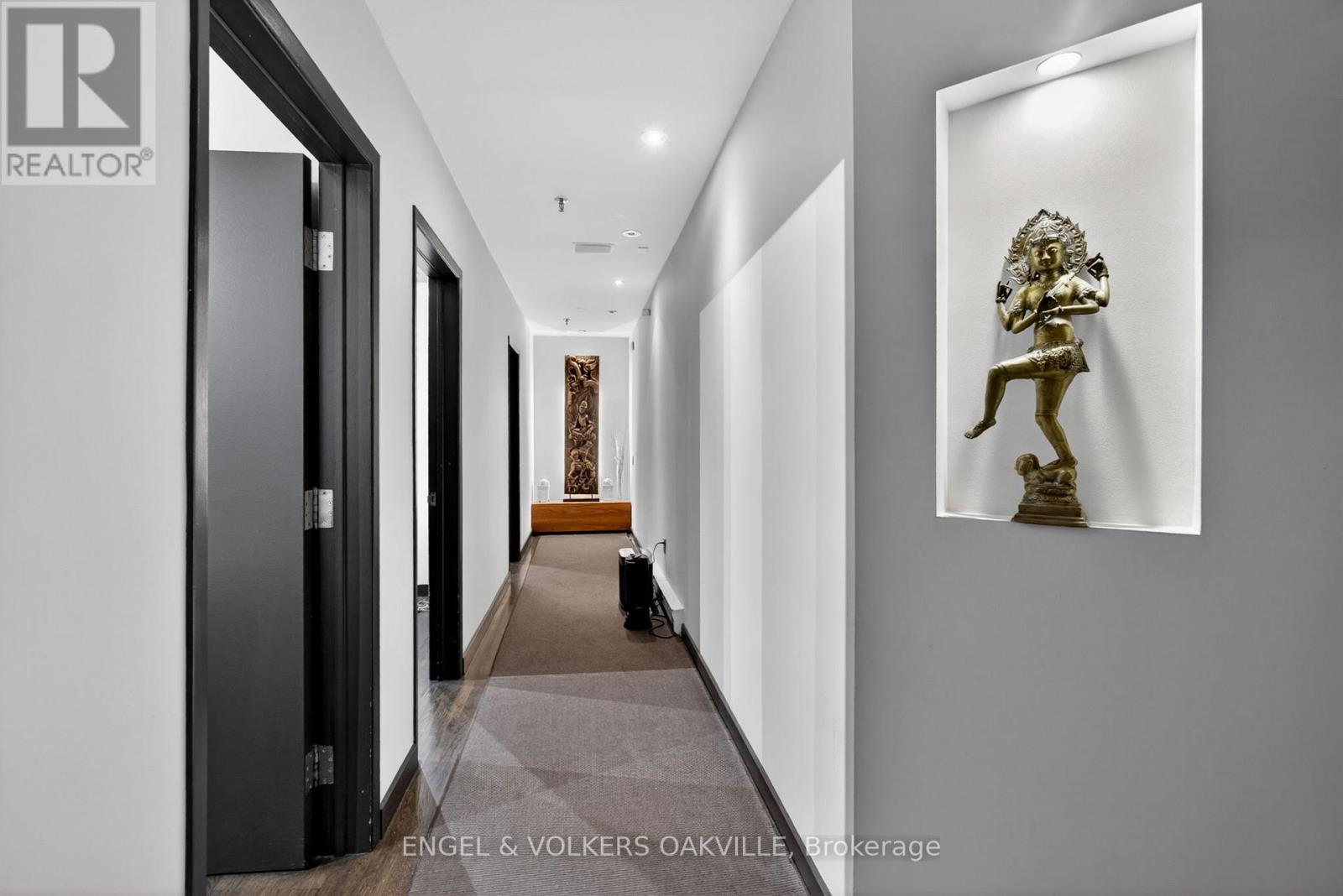 145 Lakeshore Road E Property Photo 27