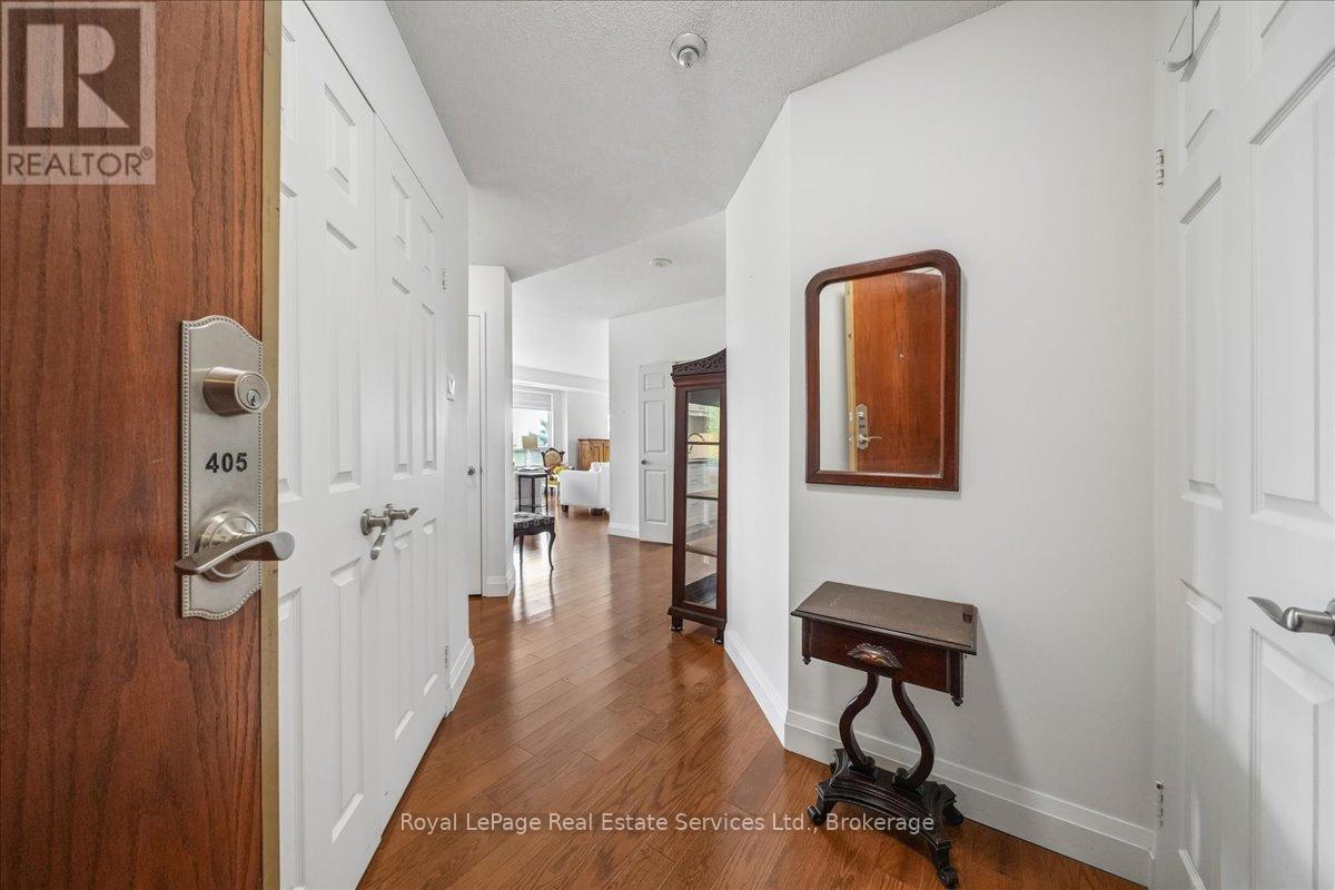 405 - 2511 Lakeshore Road W Property Photo 3