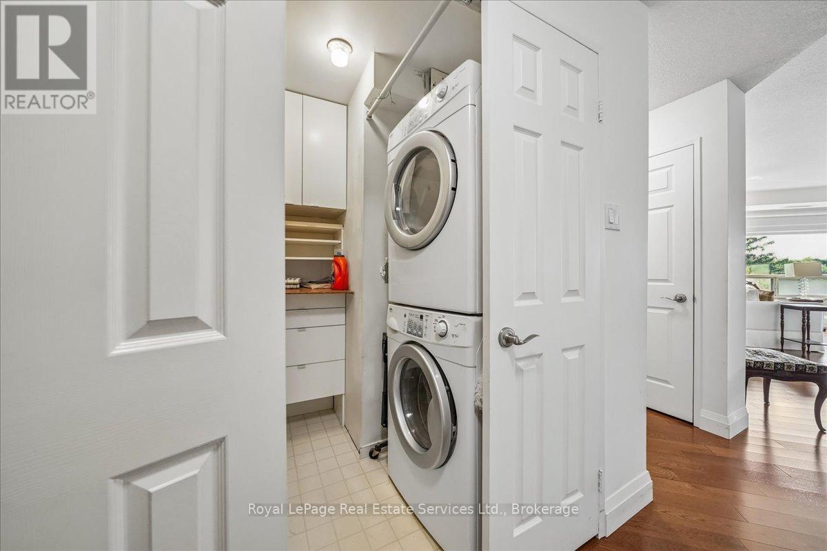 405 - 2511 Lakeshore Road W Property Photo 4