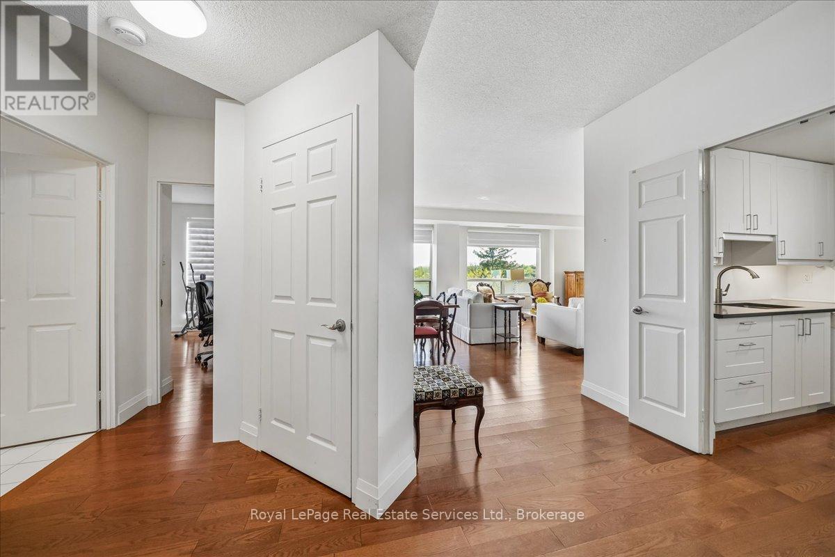 405 - 2511 Lakeshore Road W Property Photo 5