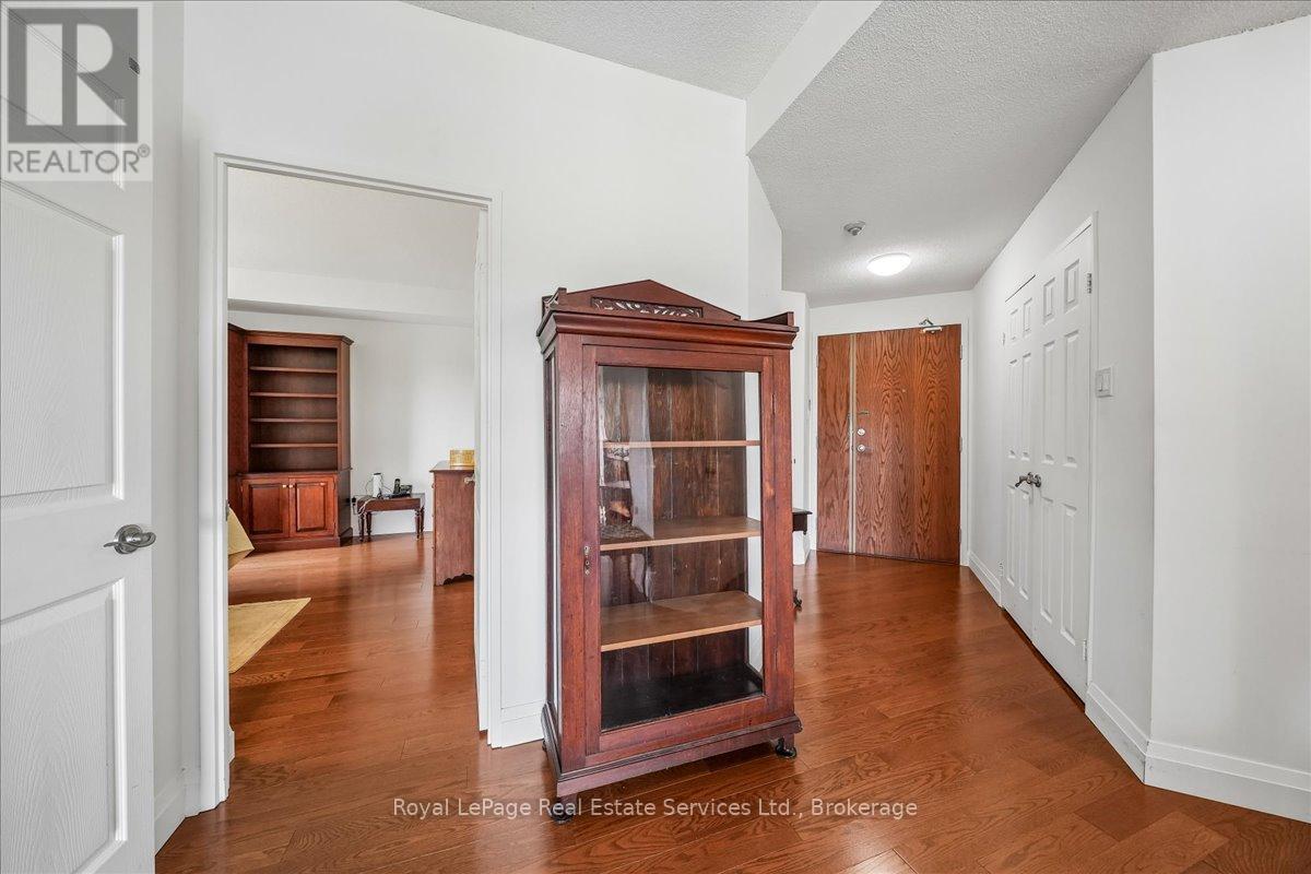 405 - 2511 Lakeshore Road W Property Photo 17