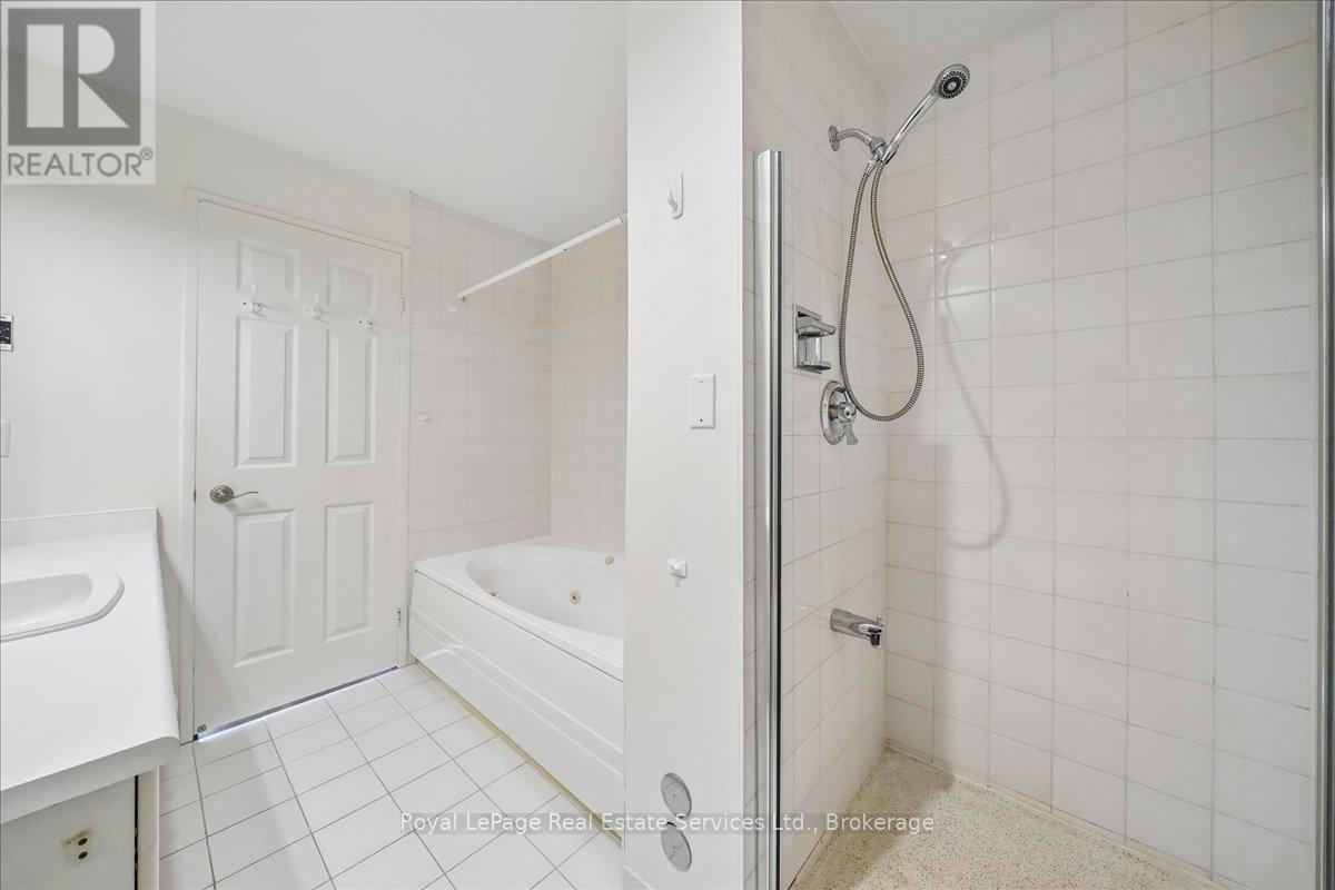 405 - 2511 Lakeshore Road W Property Photo 21