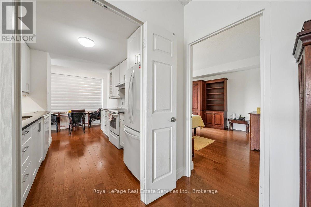 405 - 2511 Lakeshore Road W Property Photo 27