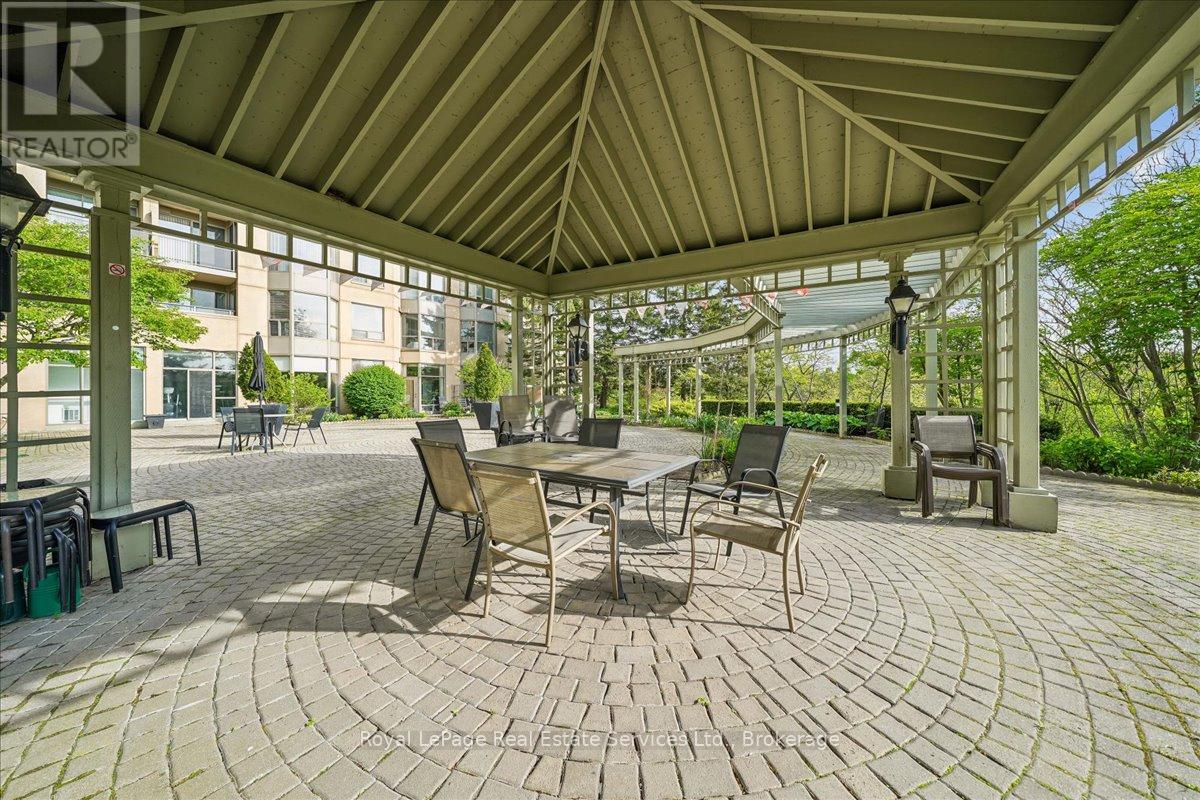 405 - 2511 Lakeshore Road W Property Photo 39