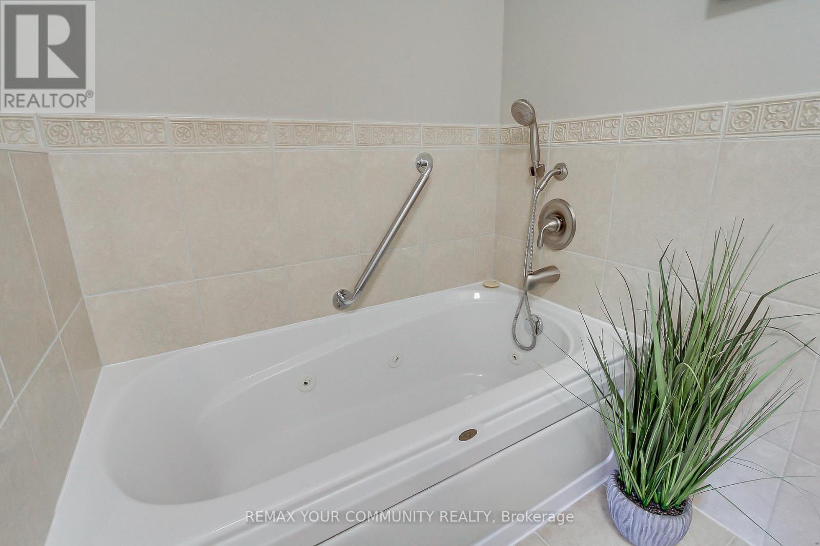 5 - 23 Reddington Drive Property Photo 30