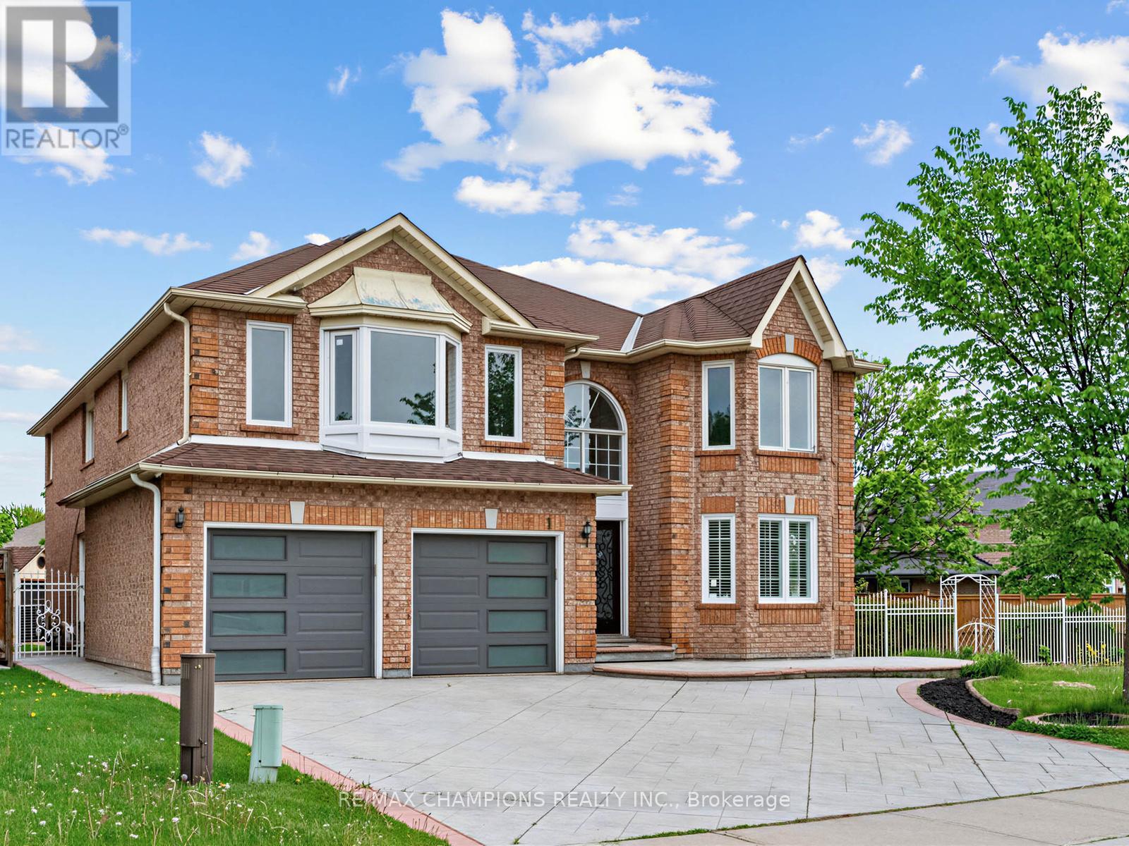1 Cluster Oak Place Property Photo 1