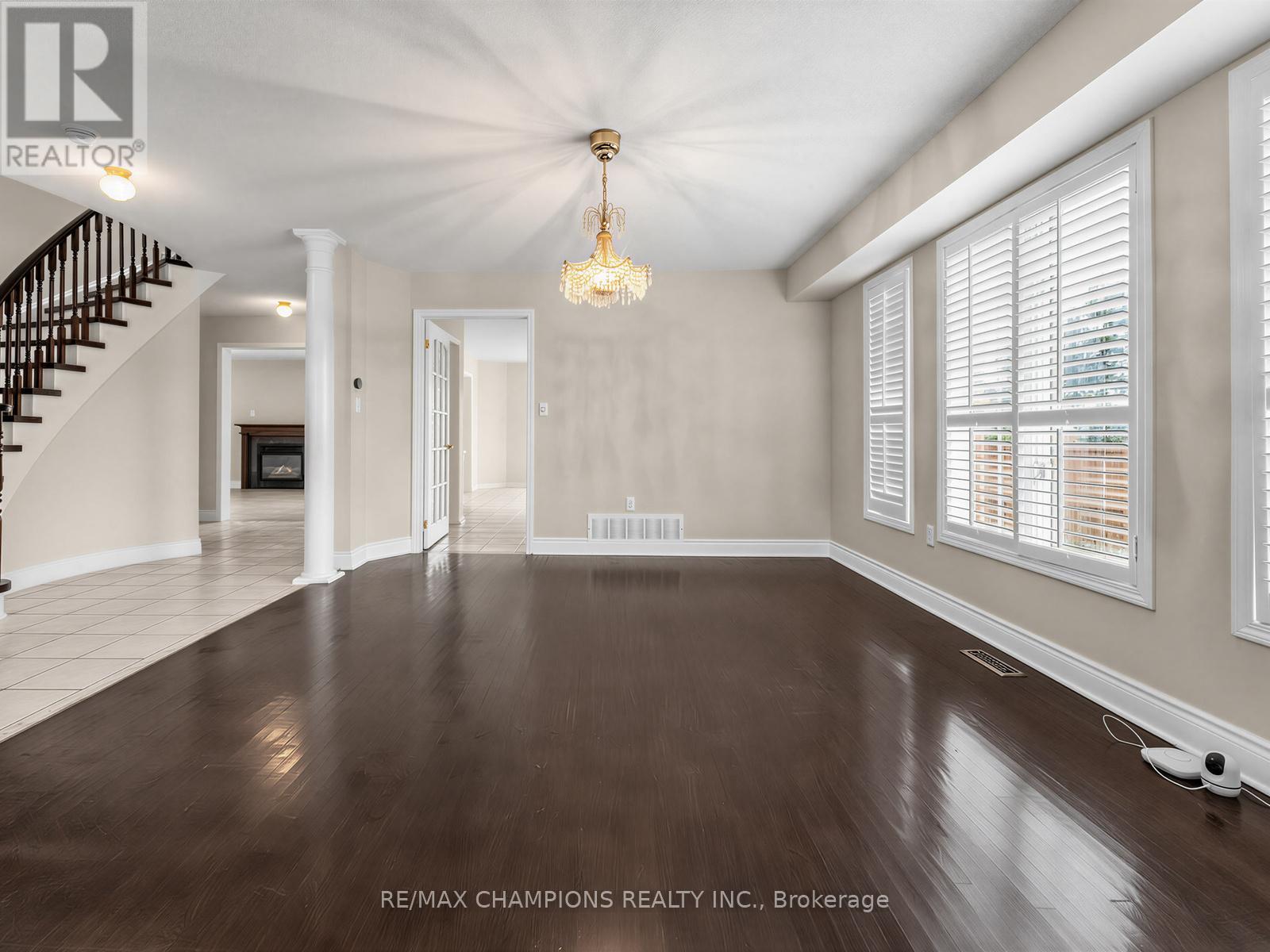 1 Cluster Oak Place Property Photo 10