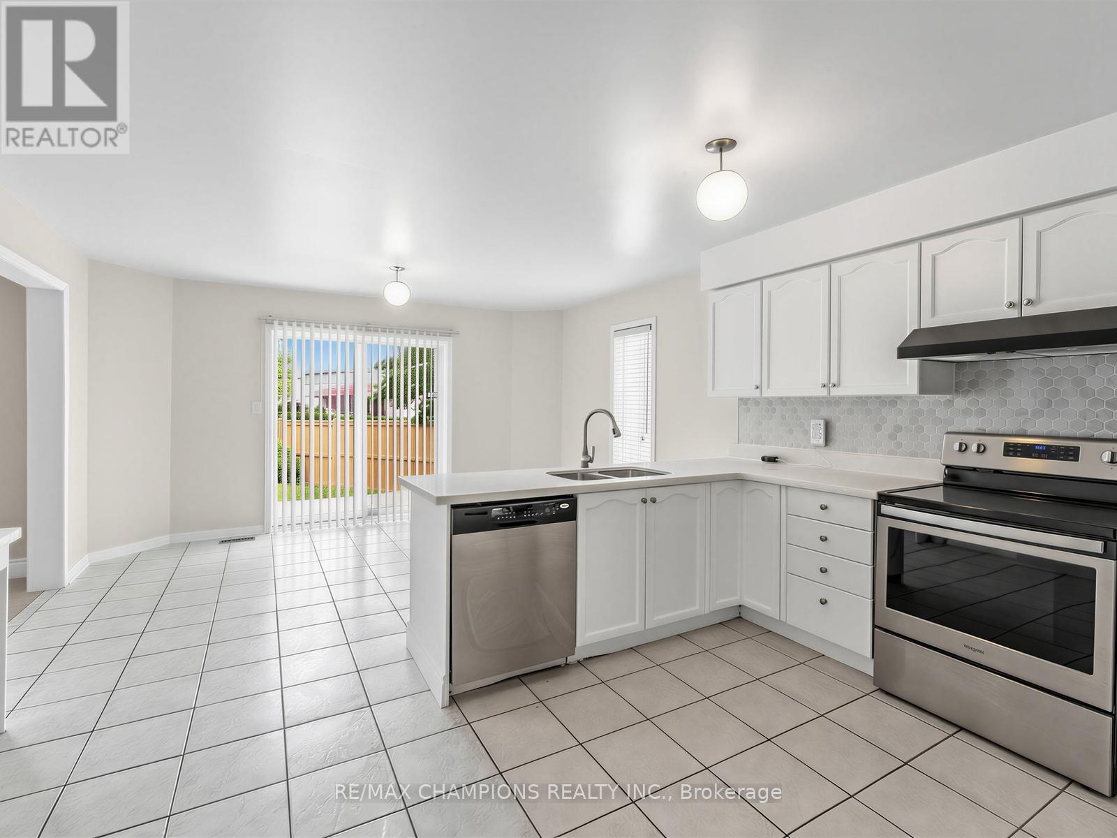 1 Cluster Oak Place Property Photo 12