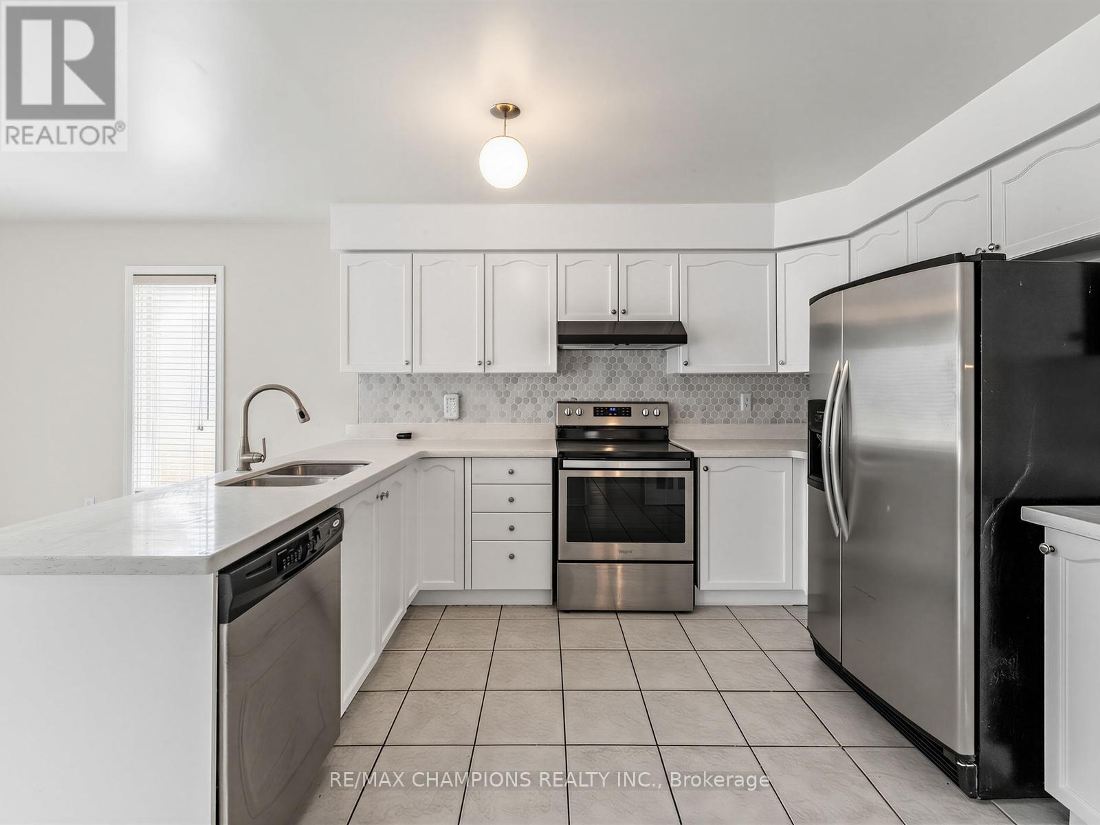 1 Cluster Oak Place Property Photo 13