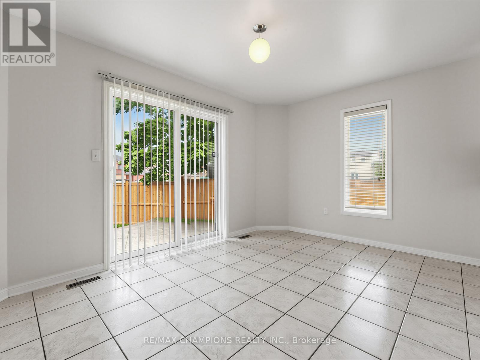 1 Cluster Oak Place Property Photo 14