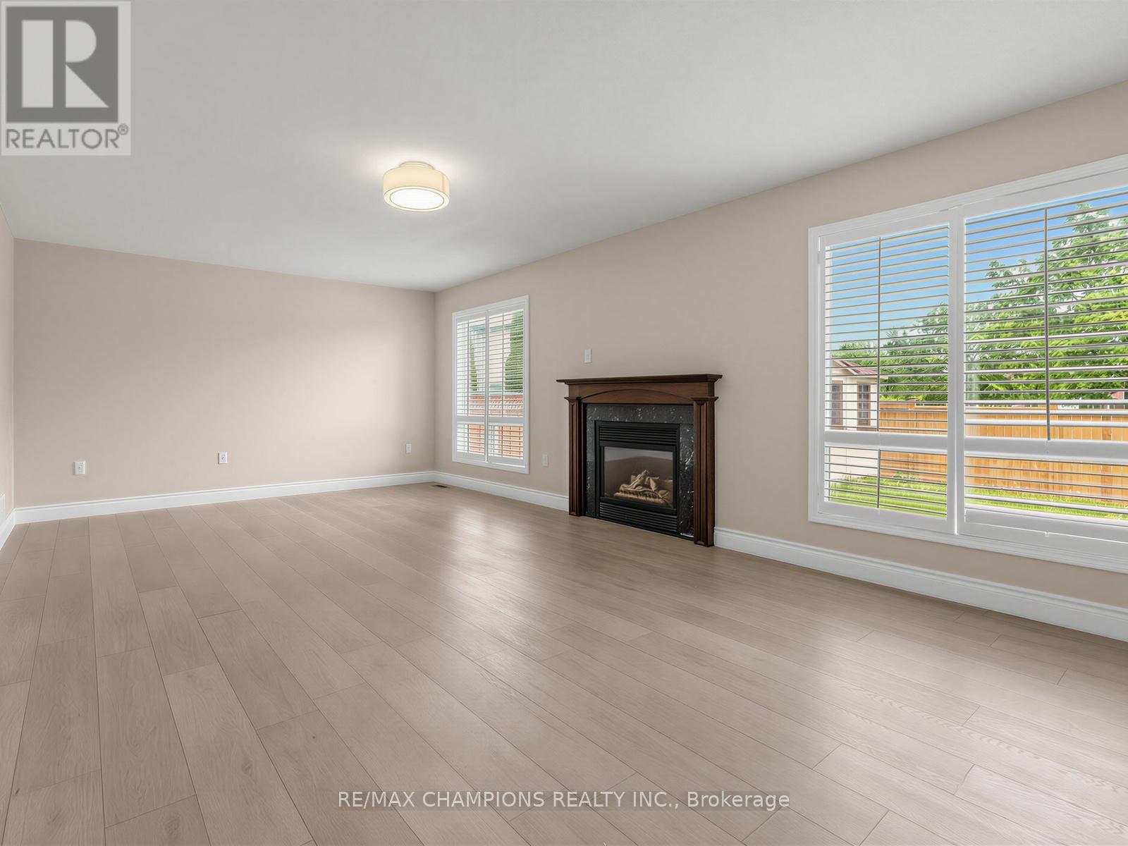 1 Cluster Oak Place Property Photo 16