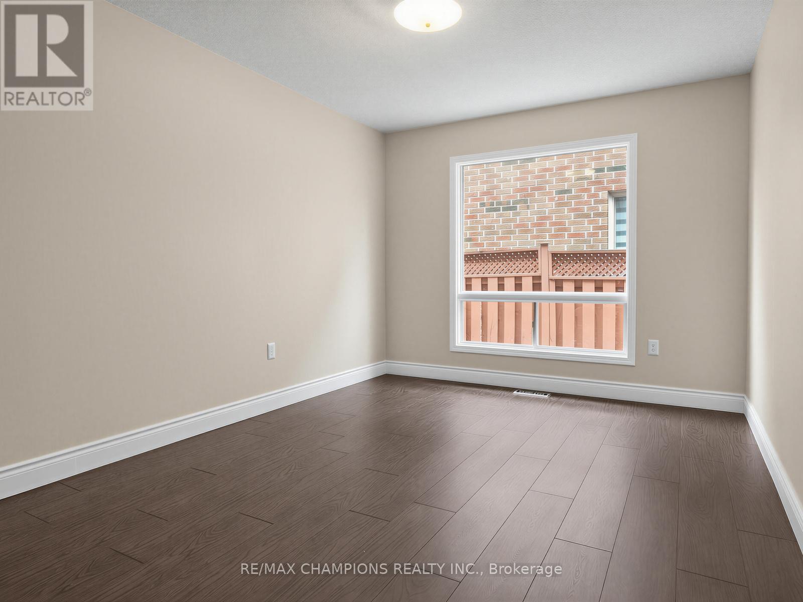 1 Cluster Oak Place Property Photo 18