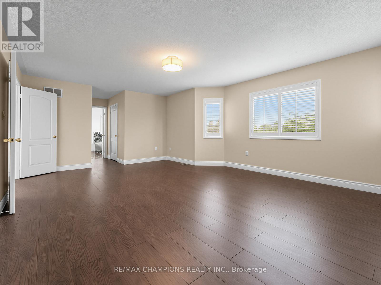 1 Cluster Oak Place Property Photo 23