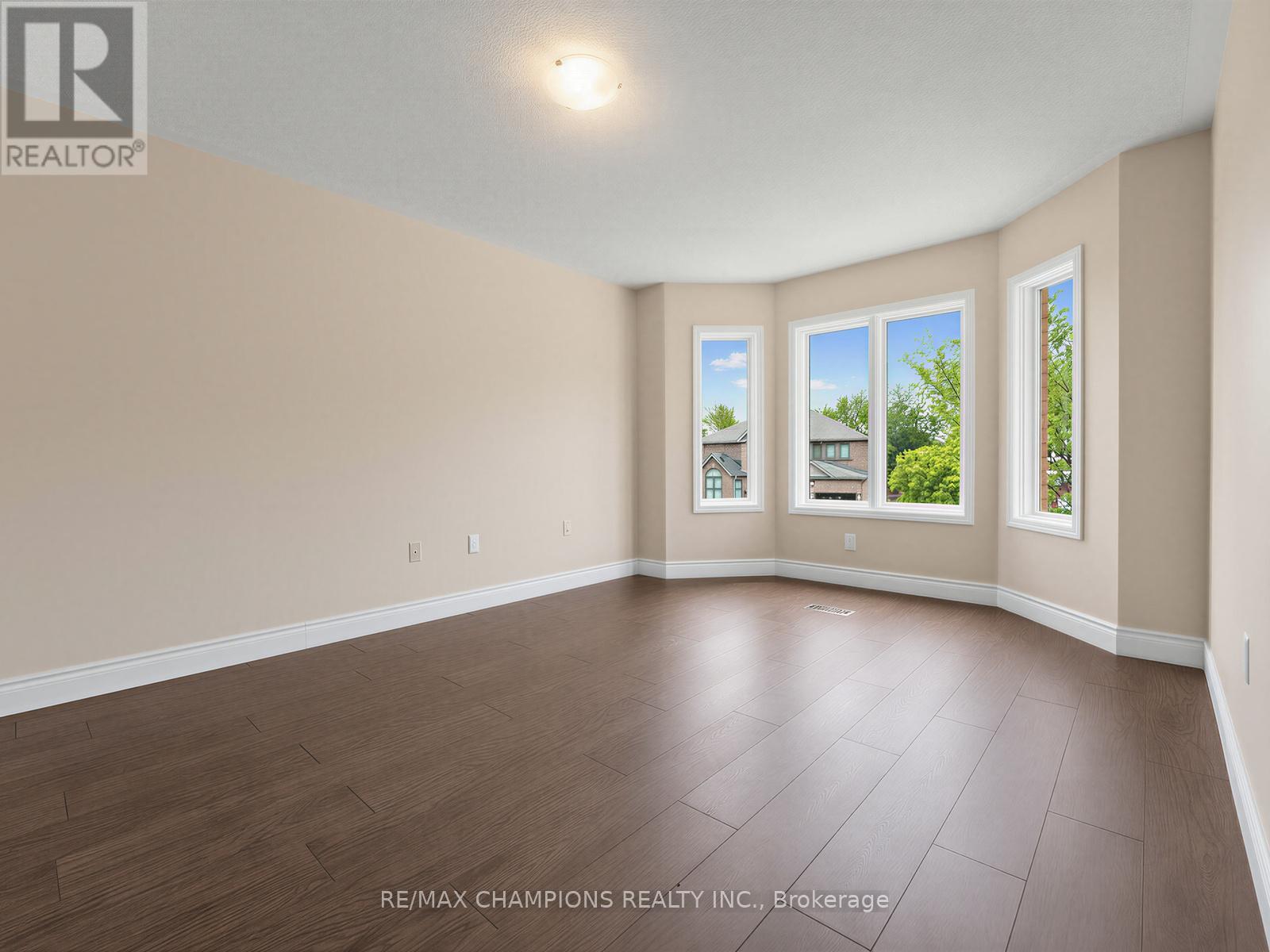 1 Cluster Oak Place Property Photo 28