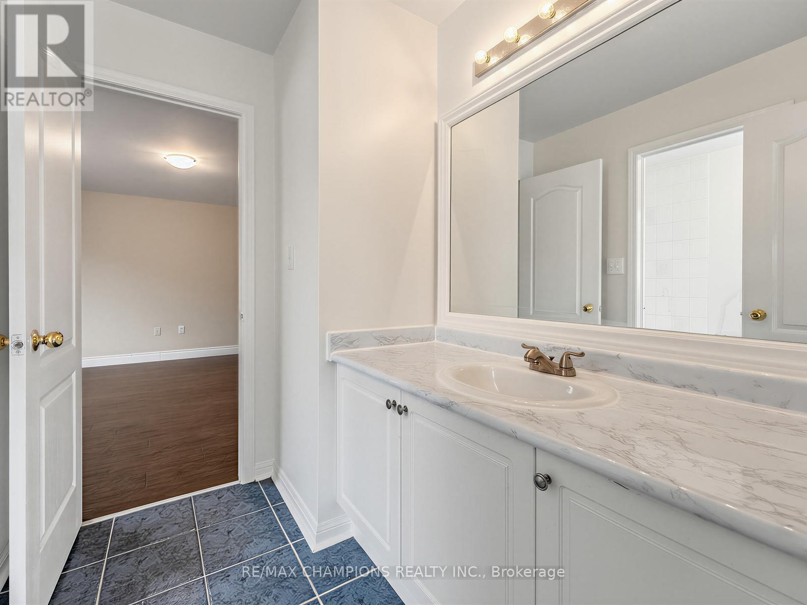 1 Cluster Oak Place Property Photo 30