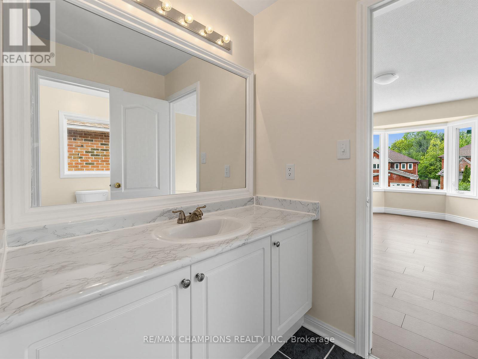 1 Cluster Oak Place Property Photo 31