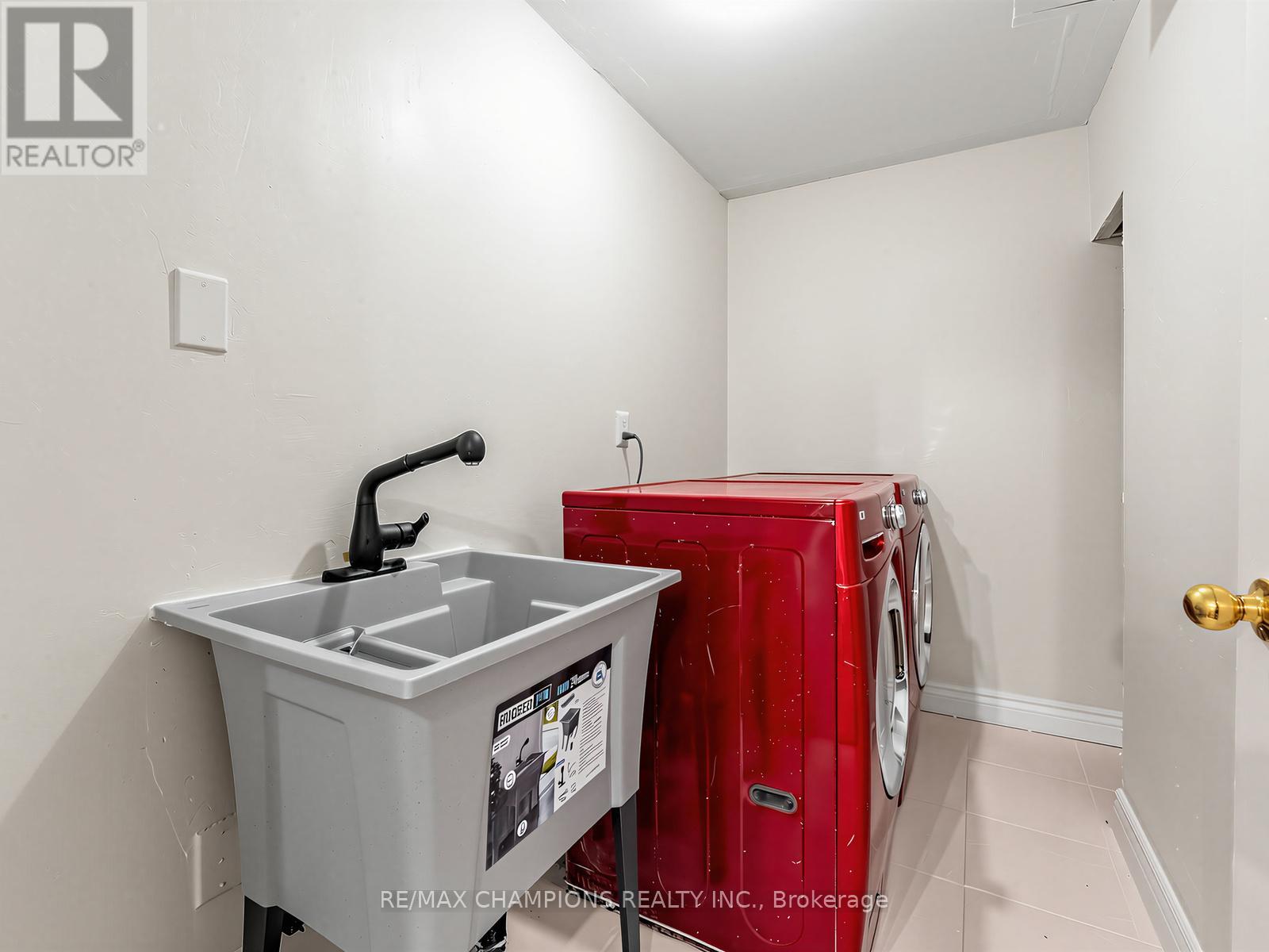 1 Cluster Oak Place Property Photo 34