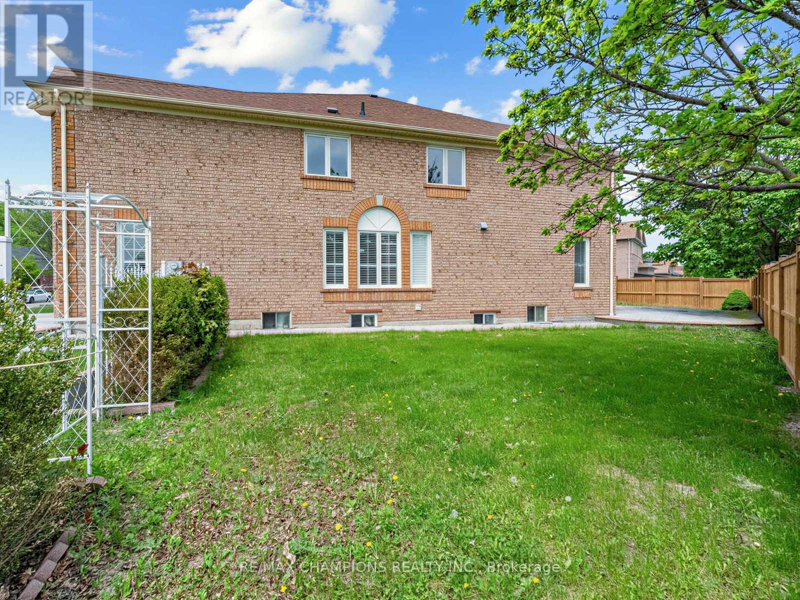 1 Cluster Oak Place Property Photo 43