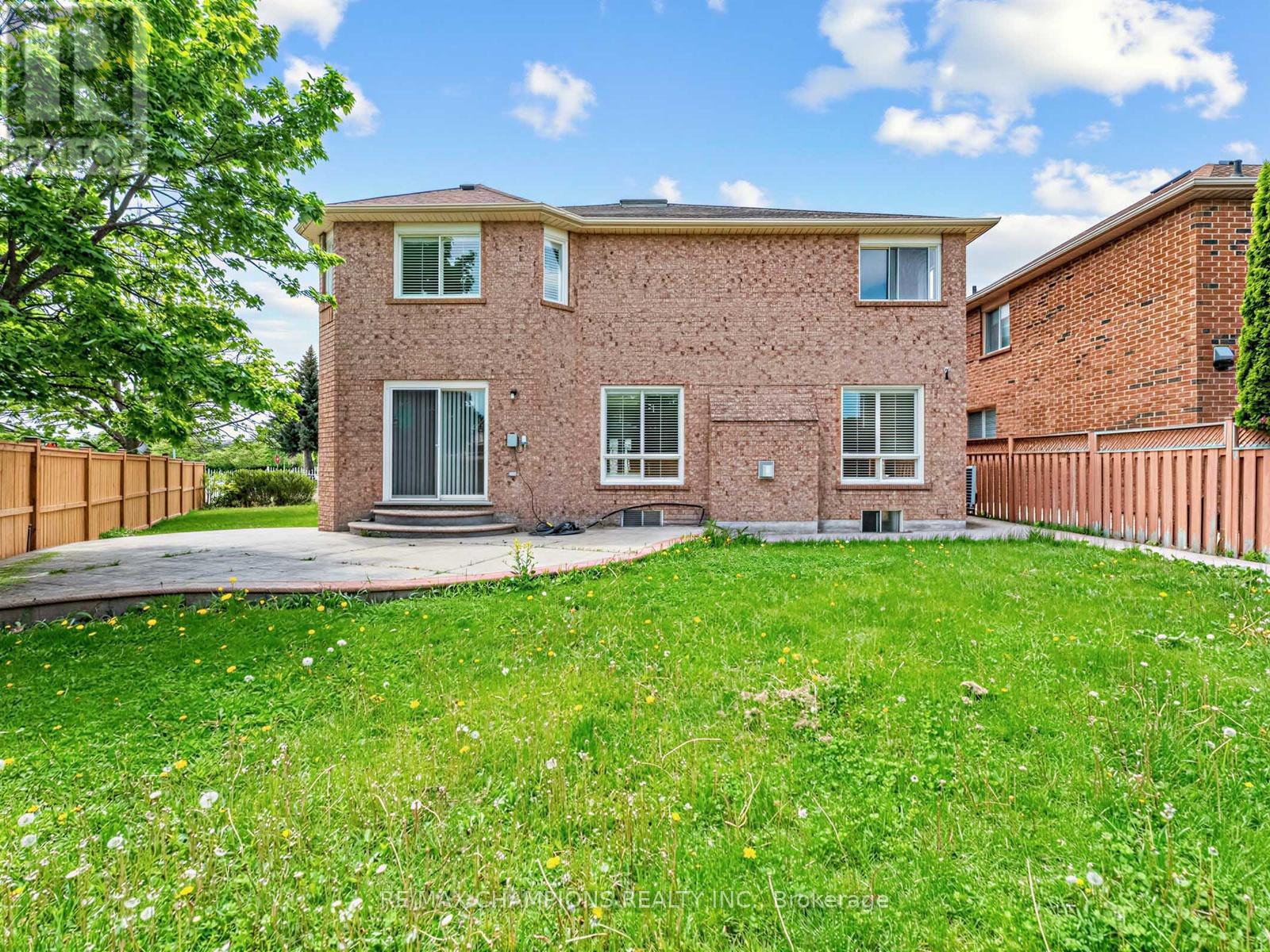 1 Cluster Oak Place Property Photo 45