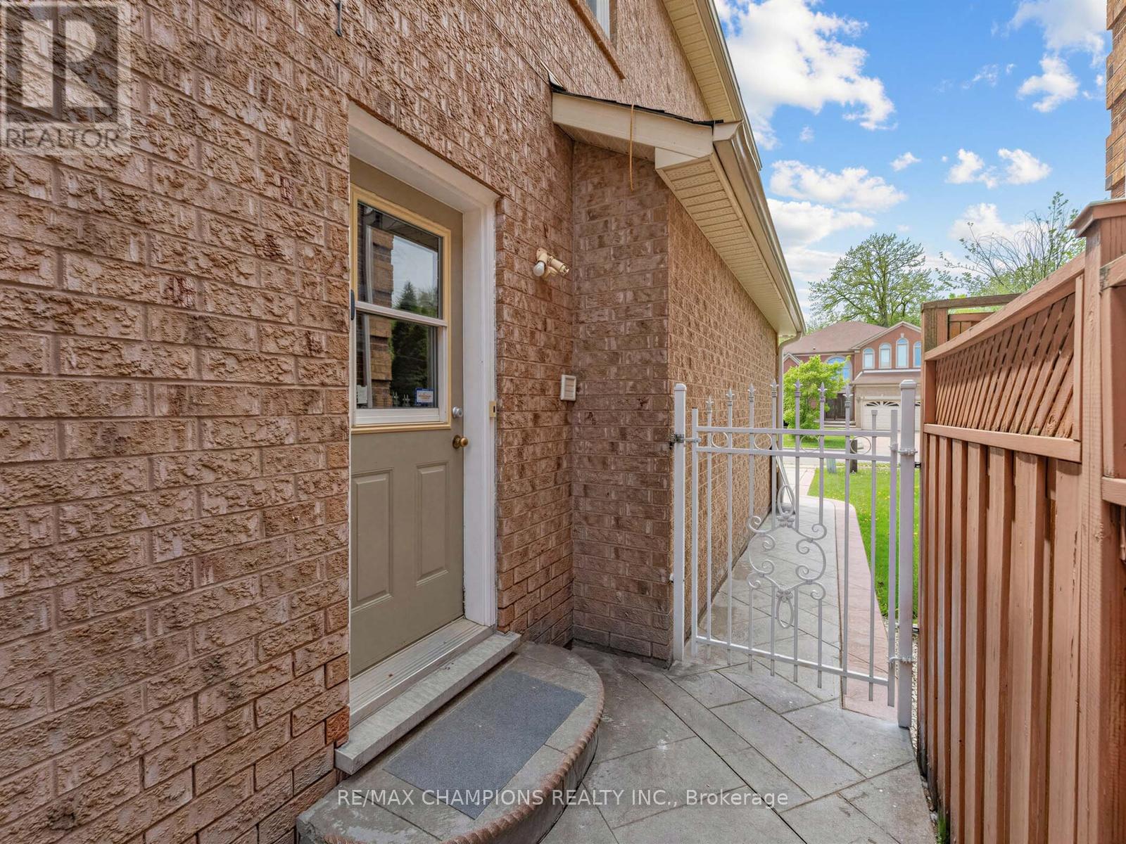 1 Cluster Oak Place Property Photo 47